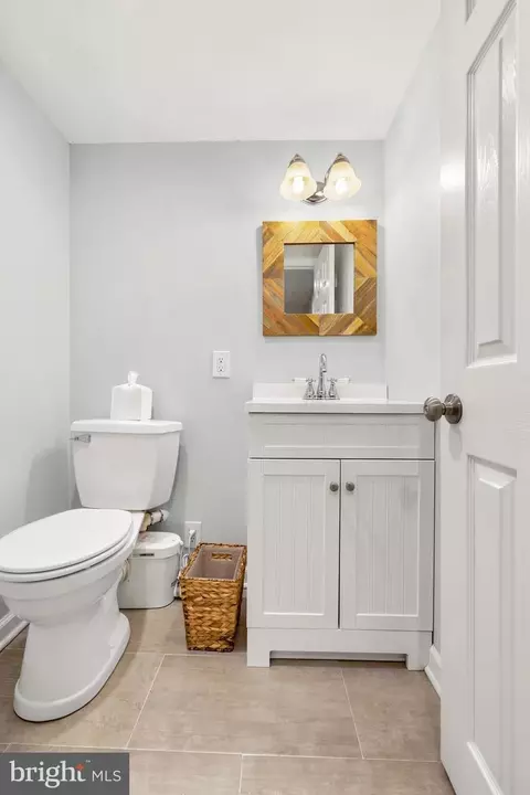 Bath - 566 Upper Weadley Rd, Wayne, PA 19087 photo 7 of 7