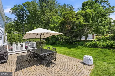 Exterior - 566 Upper Weadley Rd, Wayne, PA 19087 photo 5 of 7
