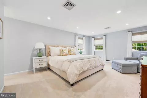 Bedroom - 566 Upper Weadley Rd, Wayne, PA 19087 photo 1 of 8