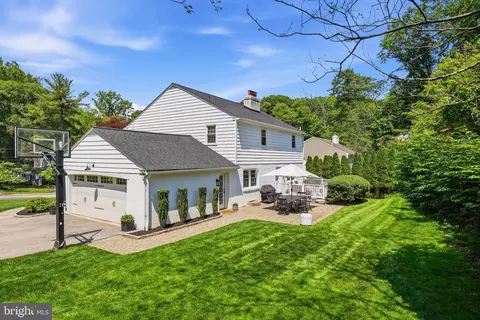 Exterior - 566 Upper Weadley Rd, Wayne, PA 19087 photo 4 of 7