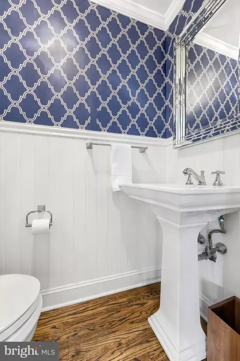 Bath - 566 Upper Weadley Rd, Wayne, PA 19087 photo 1 of 7