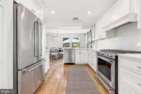 Kitchen - 566 Upper Weadley Rd, Wayne, PA 19087 photo 1 of 3
