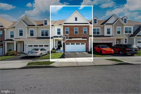 25 N Tompkins Sq, Downingtown, PA 19335