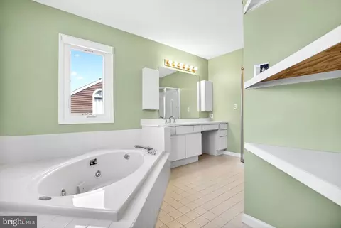 Bath - 274 Fox Run, Exton, PA 19341 photo 1 of 4
