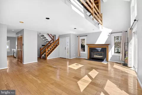 Living - 274 Fox Run, Exton, PA 19341 photo 2 of 2