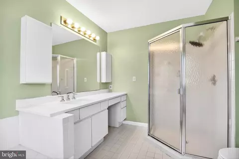 Bath - 274 Fox Run, Exton, PA 19341 photo 2 of 4