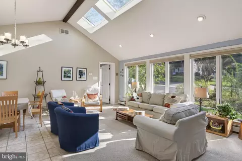 2 Sunset Dr, Paoli, PA 19301