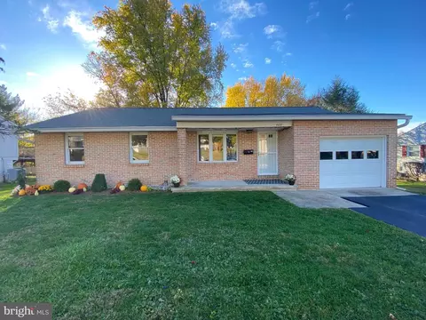 408 Chesterfield Dr, Downingtown, PA 19335