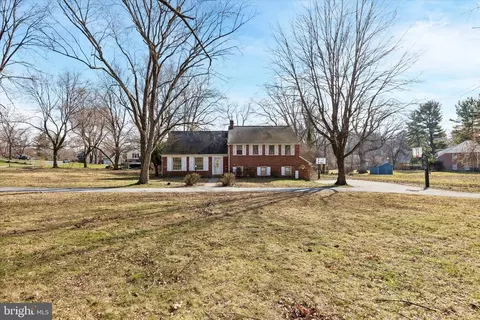 1450 Thomas Rd, Wayne, PA 19087