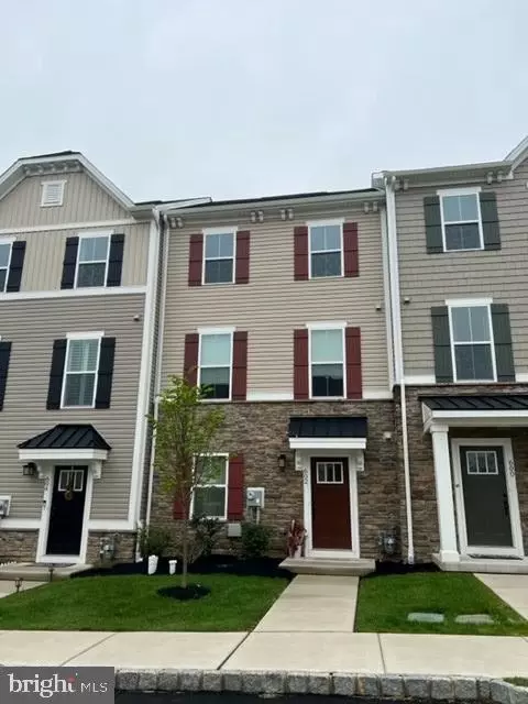 602 Holywell Dr, Malvern, PA 19355