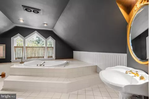 Bath - 312 S Waterloo Rd, Devon, PA 19333 photo 6 of 7