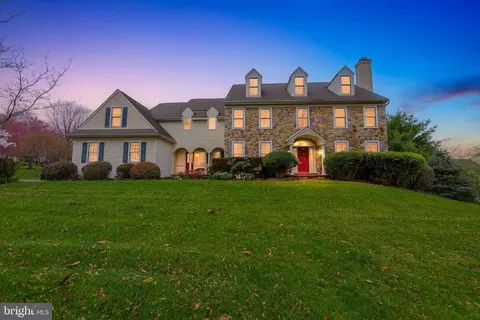 2 Limner Ct, West Chester, PA 19382
