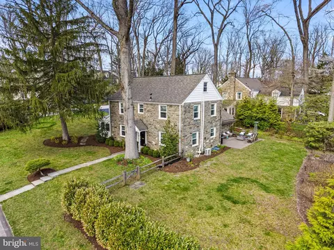 Exterior - 2 Briar Rd, Wayne, PA 19087 photo 3 of 7