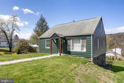 42 Spruce St, Coatesville, PA 19320
