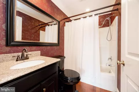 Bath - 3 Hunter Dr, Glenmoore, PA 19343 photo 3 of 3