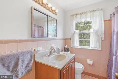 Bath - 329 Devonshire Rd, Devon, PA 19333 photo 2 of 2