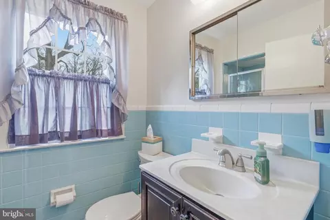 Bath - 329 Devonshire Rd, Devon, PA 19333 photo 1 of 2