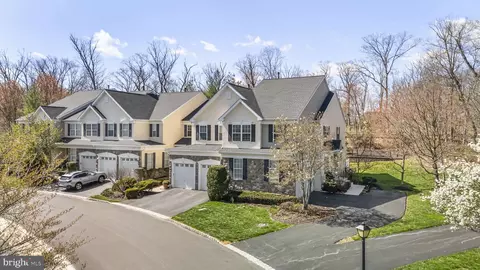24 Longview Ln, Newtown Square, PA 19073