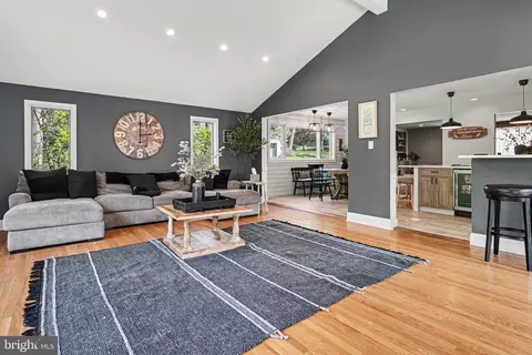 Living - 443 Woodcrest Rd, Wayne, PA 19087 photo 2 of 3