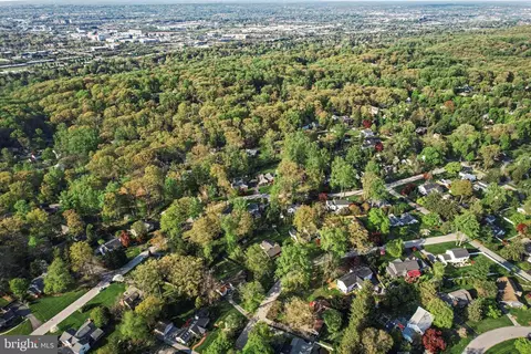 View/Area - 443 Woodcrest Rd, Wayne, PA 19087 photo 8 of 9