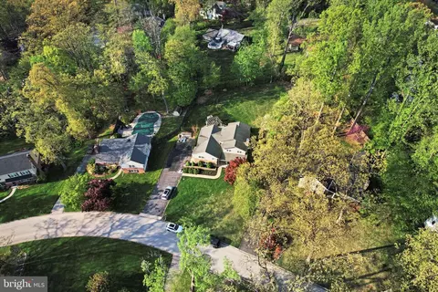 View/Area - 443 Woodcrest Rd, Wayne, PA 19087 photo 1 of 9