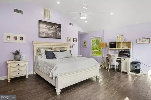 Bedroom - 443 Woodcrest Rd, Wayne, PA 19087 photo 6 of 8