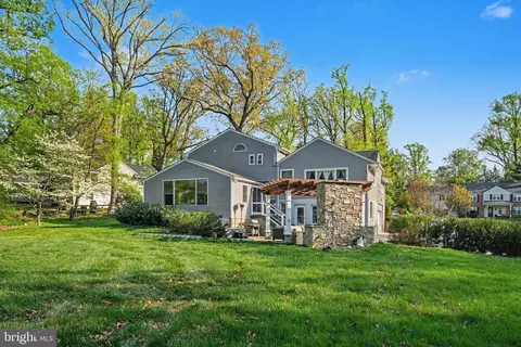 Exterior - 443 Woodcrest Rd, Wayne, PA 19087 photo 7 of 12