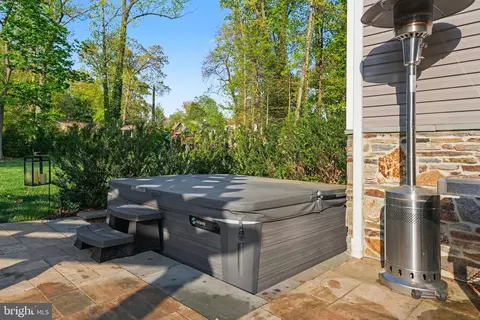 Exterior - 443 Woodcrest Rd, Wayne, PA 19087 photo 4 of 12