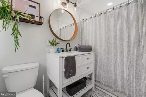 Bath - 443 Woodcrest Rd, Wayne, PA 19087 photo 1 of 4