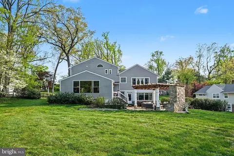 Exterior - 443 Woodcrest Rd, Wayne, PA 19087 photo 6 of 12