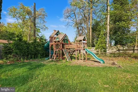 Exterior - 443 Woodcrest Rd, Wayne, PA 19087 photo 10 of 12