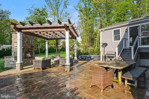 Exterior - 443 Woodcrest Rd, Wayne, PA 19087 photo 5 of 12