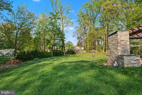 Exterior - 443 Woodcrest Rd, Wayne, PA 19087 photo 9 of 12