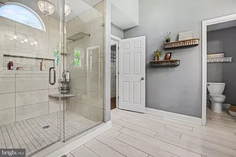 Bath - 443 Woodcrest Rd, Wayne, PA 19087 photo 3 of 4