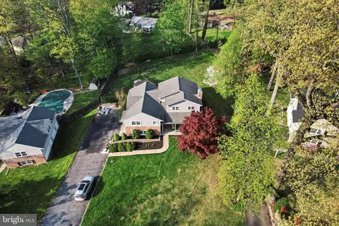 View/Area - 443 Woodcrest Rd, Wayne, PA 19087 photo 2 of 9