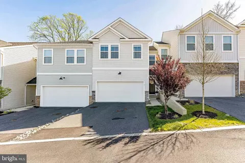 7 Four Leaf Dr, Downingtown, PA 19335