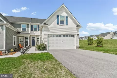 620 Thomas Penn Dr, West Grove, PA 19390