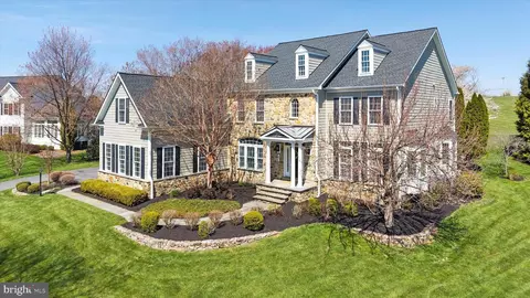 5 Traylor Dr, West Chester, PA 19382