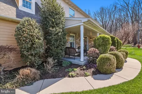 2 Parkside Dr, Elverson, PA 19520