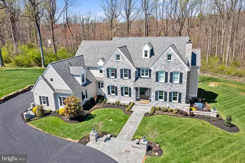 2207 White Horse Rd, Berwyn, PA 19312