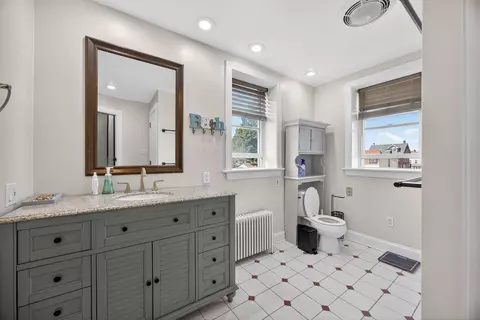 Bath - 321 Walnut St, Spring City, PA 19475 photo 2 of 2