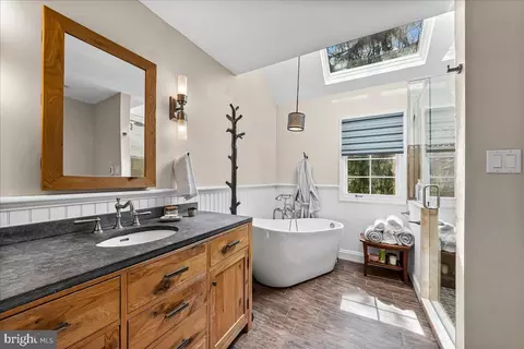 Bath - 623 S Waterloo Rd, Devon, PA 19333 photo 1 of 3