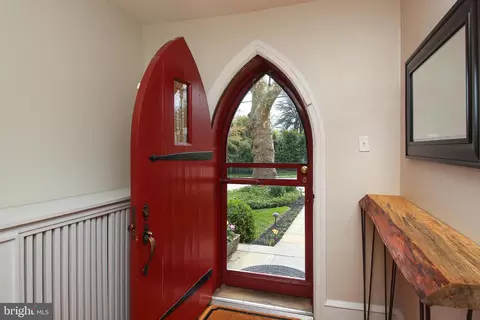 Entry Way - 20 Hillside Rd, Wayne, PA 19087 photo 1 of 4