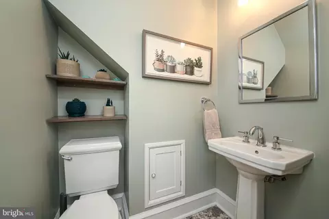 Bath - 20 Hillside Rd, Wayne, PA 19087 photo 1 of 7