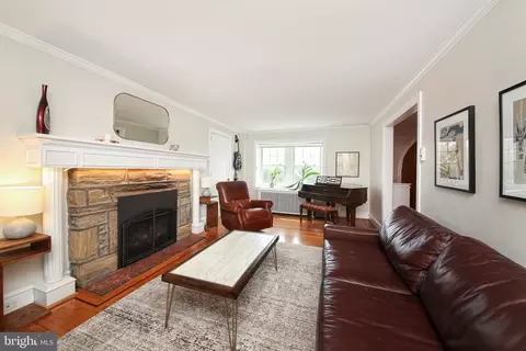 Living - 20 Hillside Rd, Wayne, PA 19087 photo 2 of 3