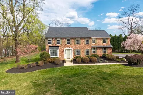 108 Wooded Acres Ln, Downingtown, PA 19335