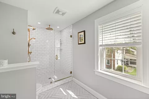Bath - 251 Rosedale Ave, Wayne, PA 19087 photo 5 of 6