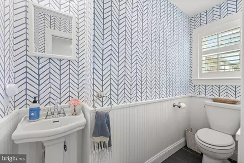 Bath - 251 Rosedale Ave, Wayne, PA 19087 photo 1 of 6