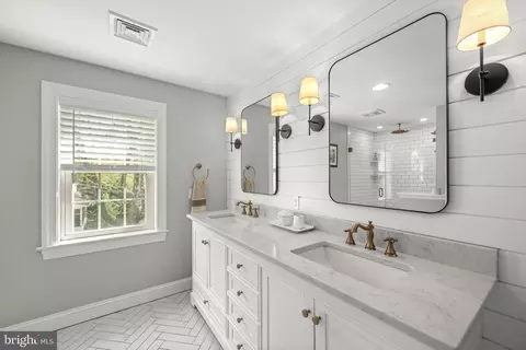 Bath - 251 Rosedale Ave, Wayne, PA 19087 photo 3 of 6