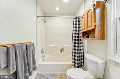 Bath - 650 N Valley Forge Rd, Devon, PA 19333 photo 3 of 4